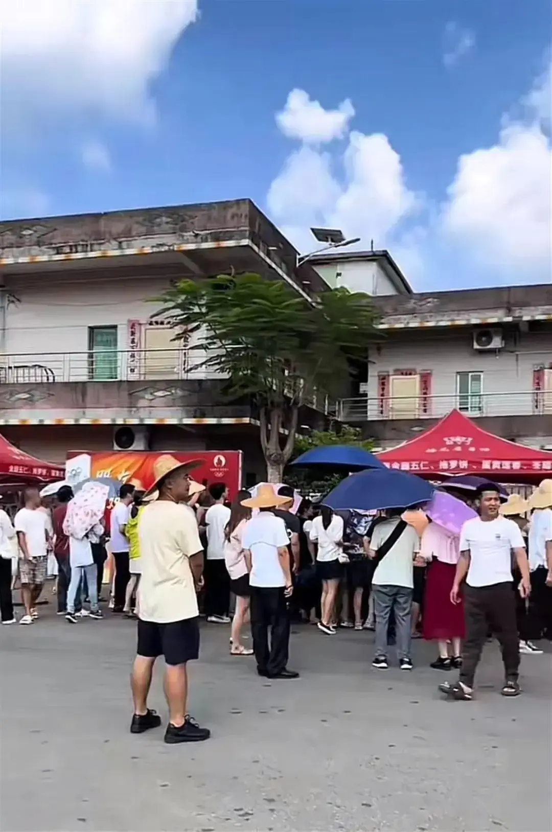 昨夜今晨｜男子失手杀妻后自尽，当地回应｜3名中国籍人员丧生｜今早一地3.9级地震｜一商铺突发闪爆事故  第14张